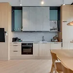 Sol Marina - Pool, Spa, Wellness, Riverview & Parking By Downtown *