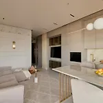 Sol Marina - Pool, Spa, Wellness, Riverview & Parking By Downtown Apartment *