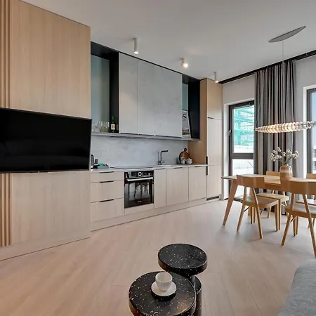 Sol Marina - Pool, Spa, Wellness, Riverview & Parking By Downtown Апартаменты *